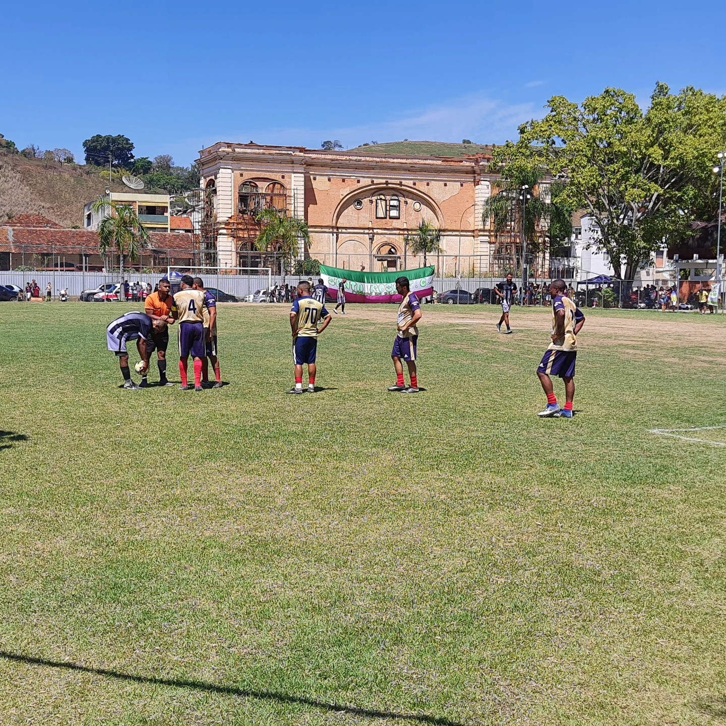 FUTEBOL NO VASSOURÃO