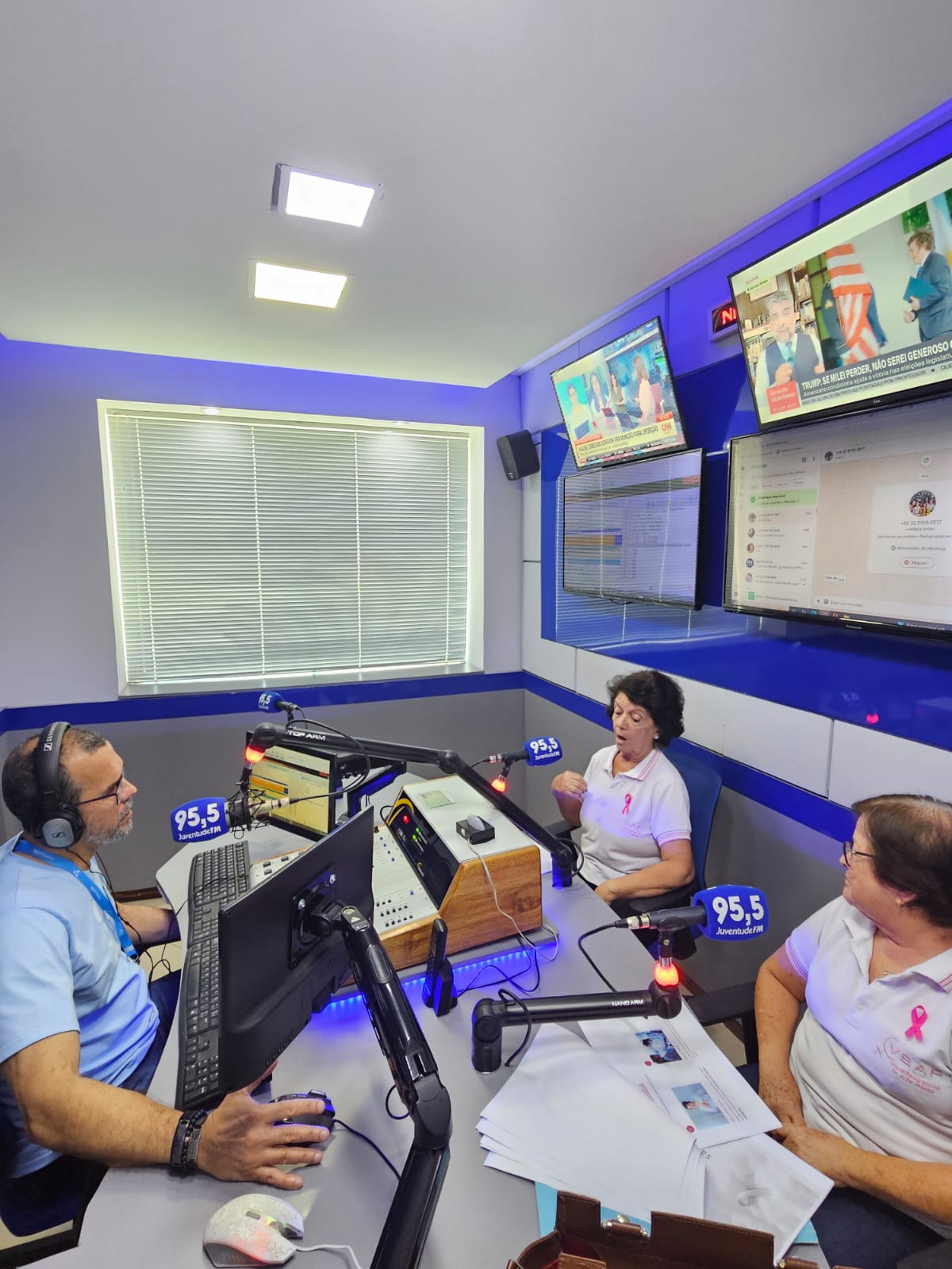 VOLUNTÁRIAS SOCIAIS FALANDO SOBRE OUTUBRO ROSA 